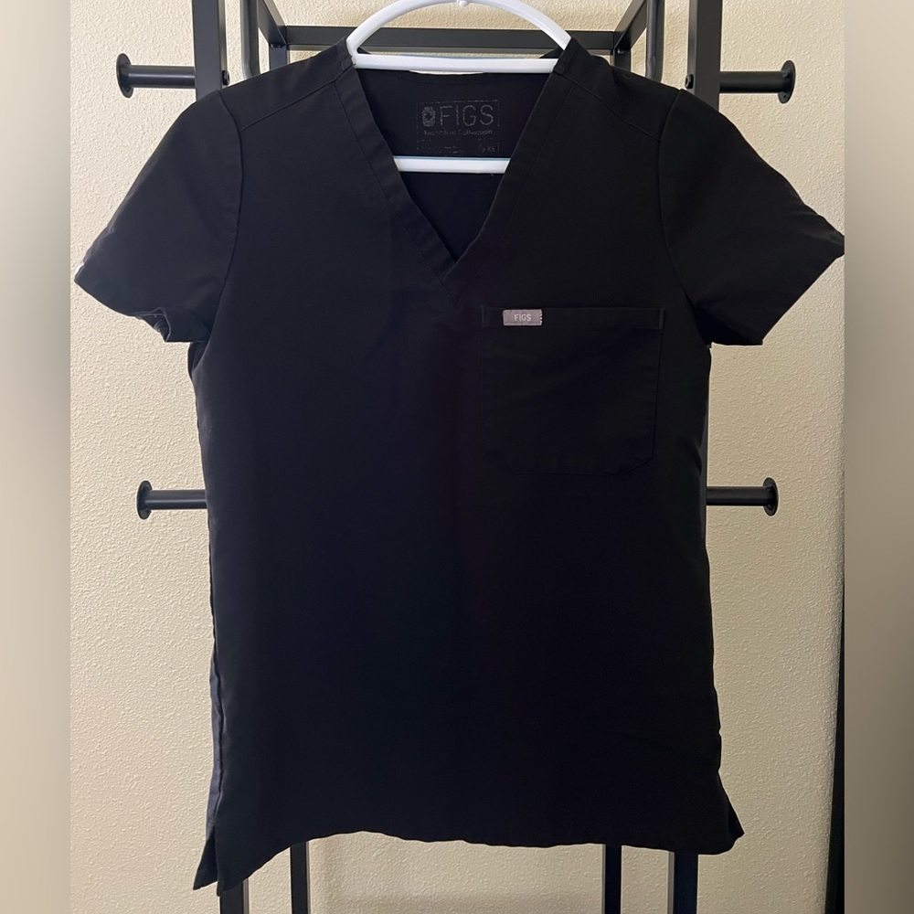 Figs Catarina One Pocket Scrub Top (Black)